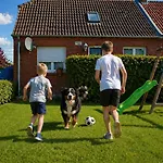 Mit Eingezaeuntem Garten Nahe Greetsiel Und Nordsee 펜션 *