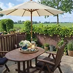 Mit Eingezaeuntem Garten Nahe Greetsiel Und Nordsee 펜션 Krummhörn