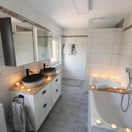 Holiday home Mit Eingezaeuntem Garten Nahe Greetsiel Und Nordsee Krummhoern