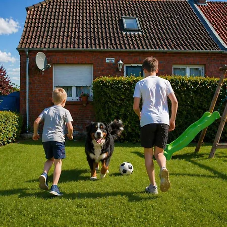Mit Eingezaeuntem Garten Nahe Greetsiel Und Nordsee Holiday home *
